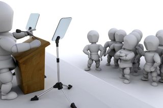 Τα (κούφια) κλισέ στην πολιτική